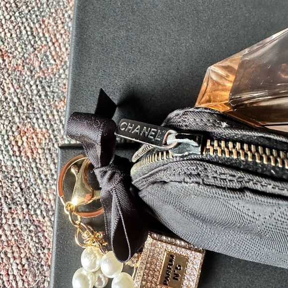 CHANEL Cash, card & key Zip nylon pouch💎Authentic - Picture 5 of 11